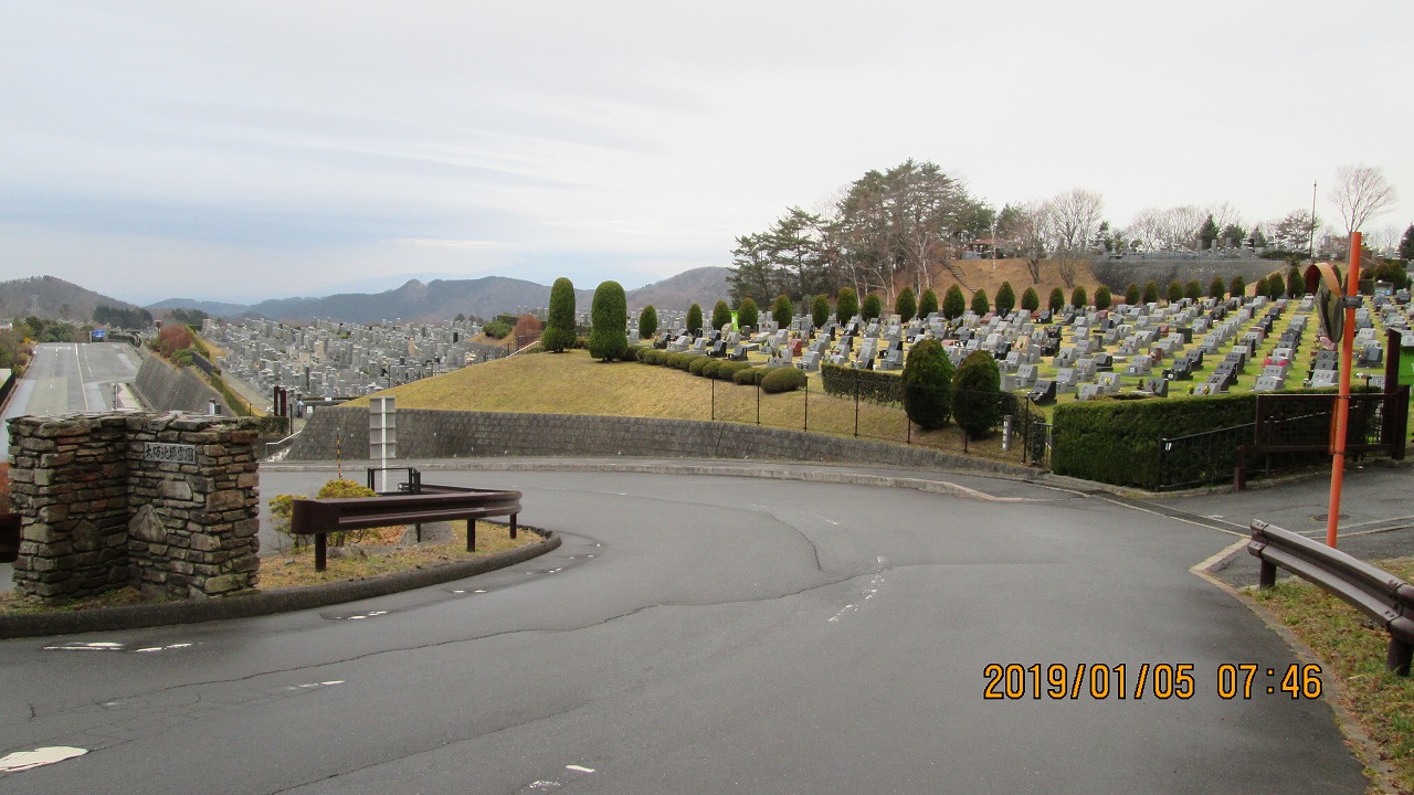 北入口からの霊園風景