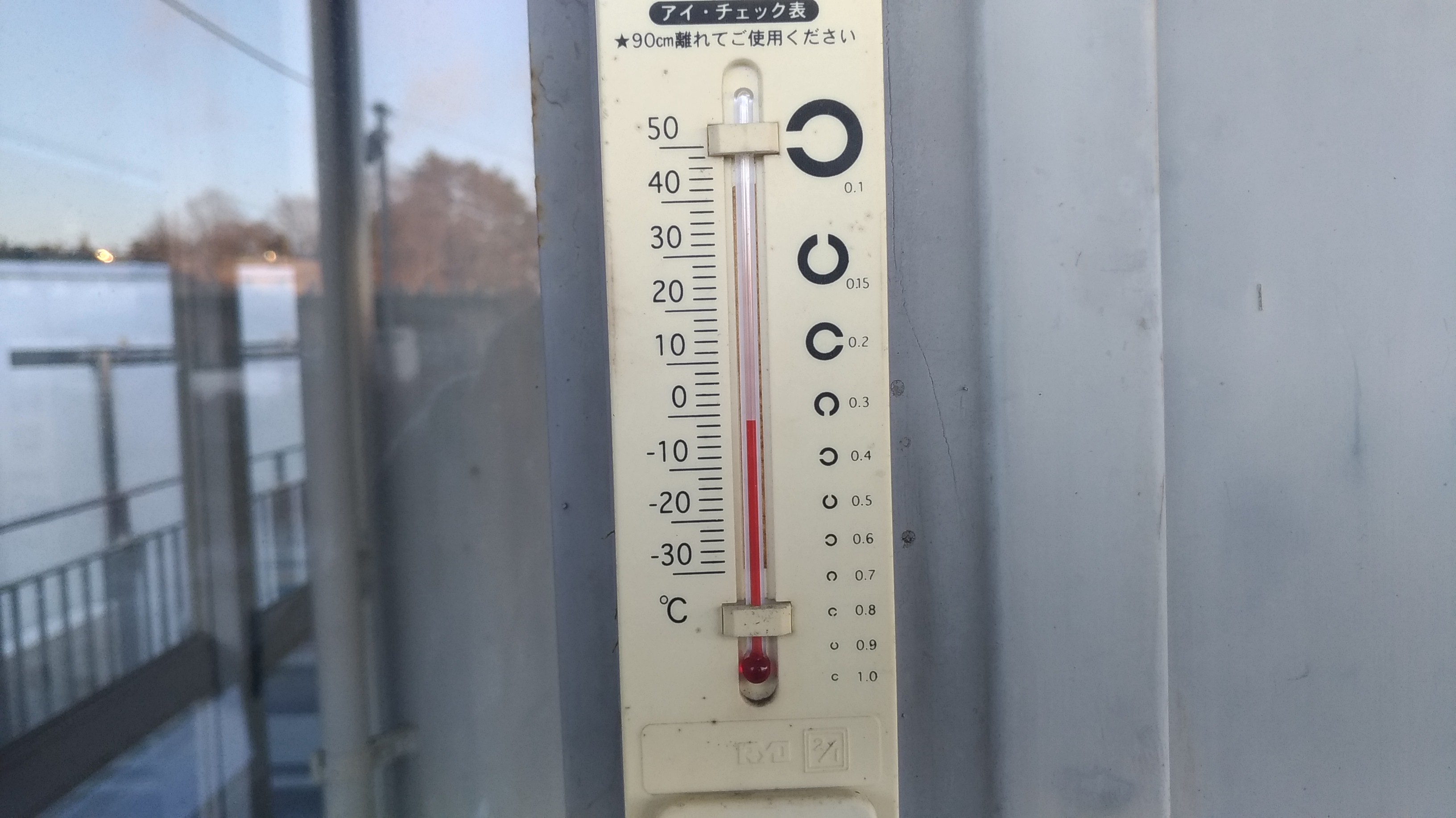  北口バス停・休憩所寒暖計 -1℃