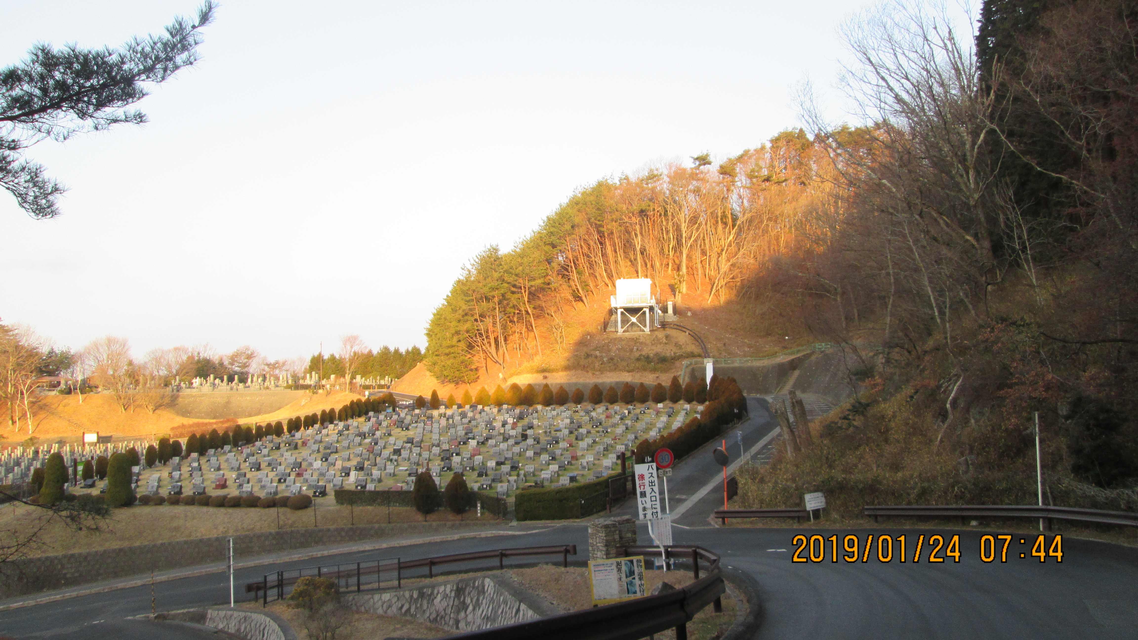 北入口からの霊園風景