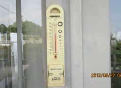 北口休憩所・寒暖計20度