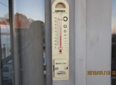 北口バス停・休憩所寒暖計 -1℃