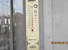 北口バス停・休憩所寒暖計 1℃