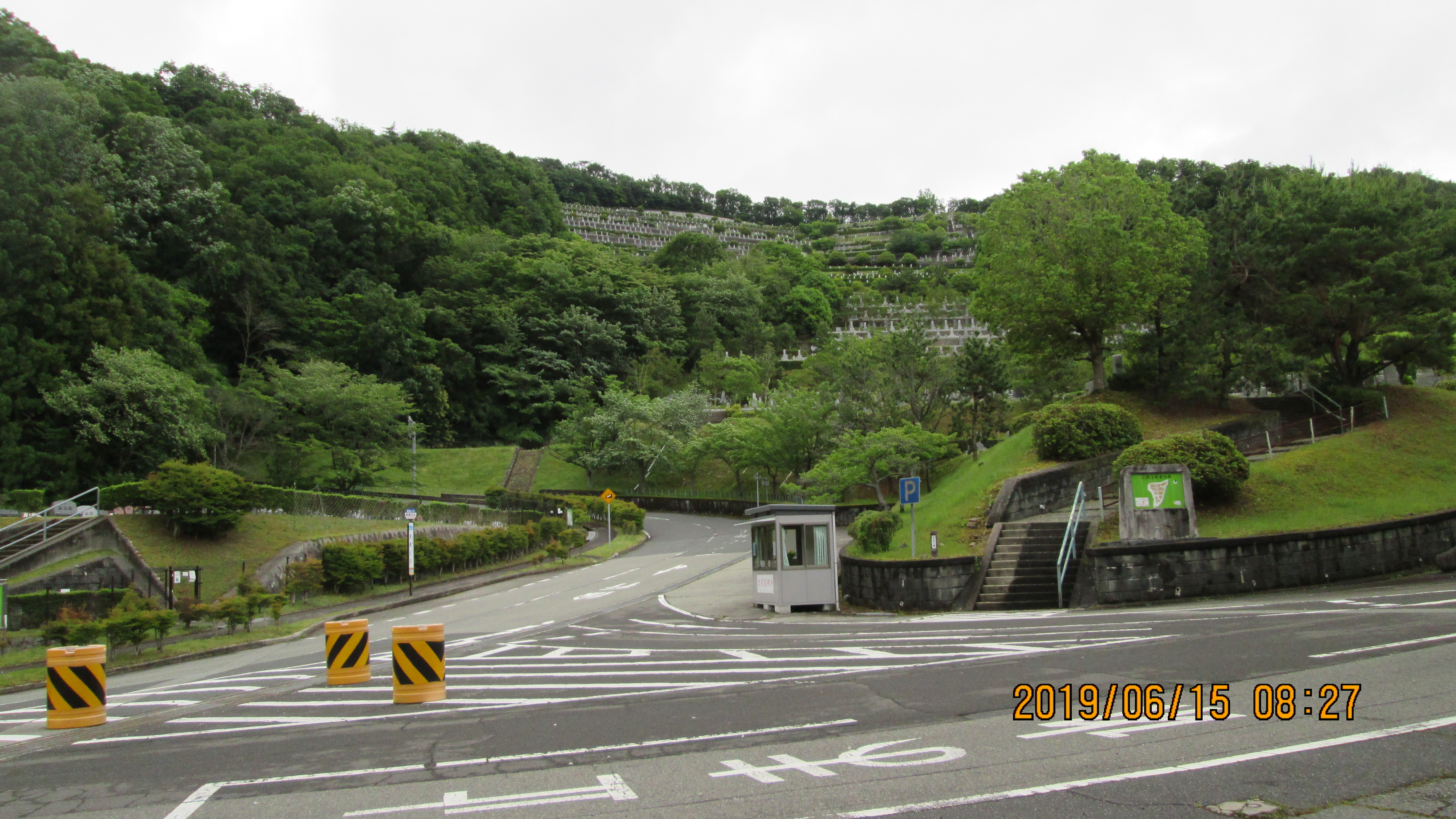 バス通り・5区墓所・バス停～