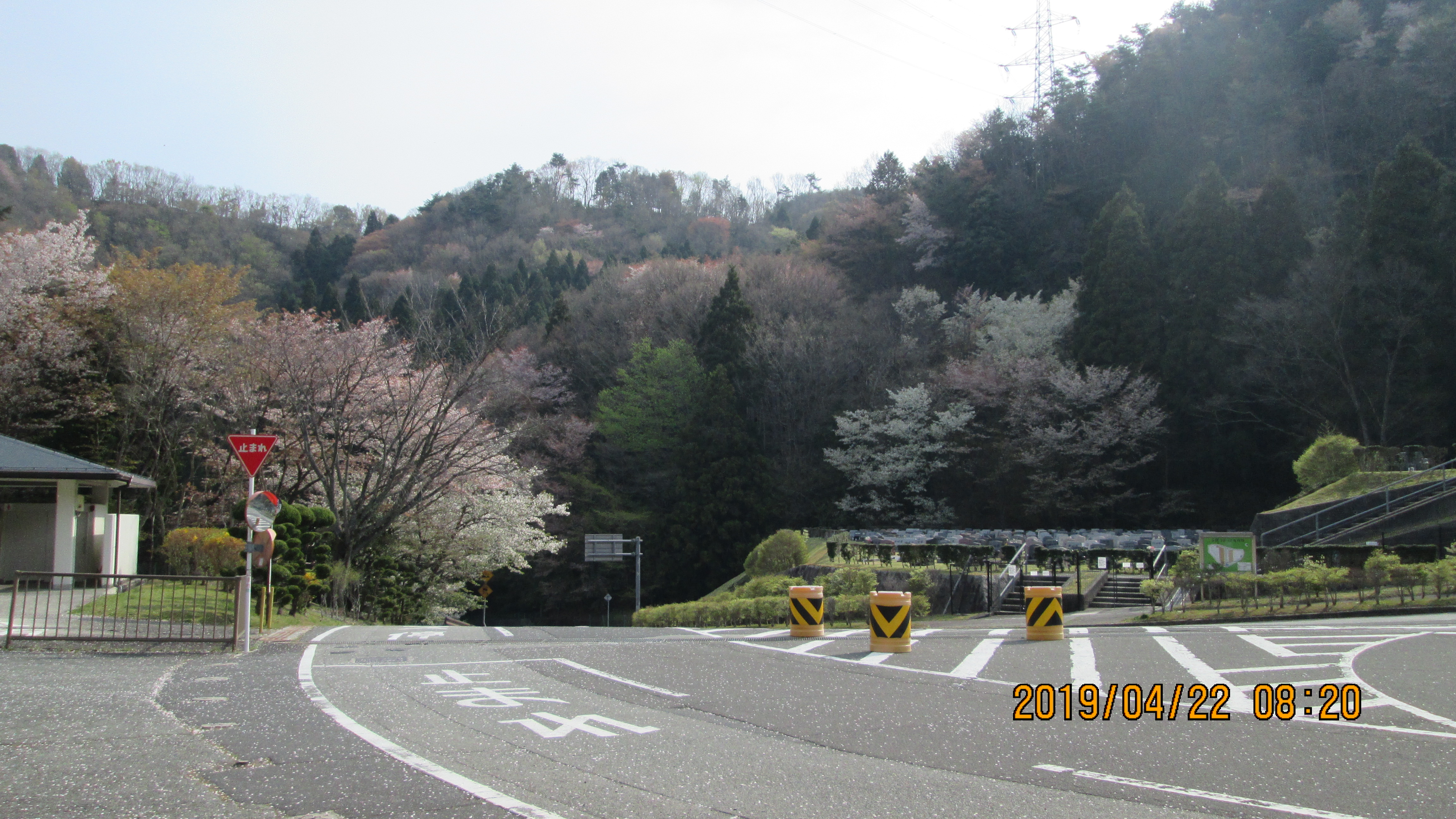 バス通り・5区バス停休憩所