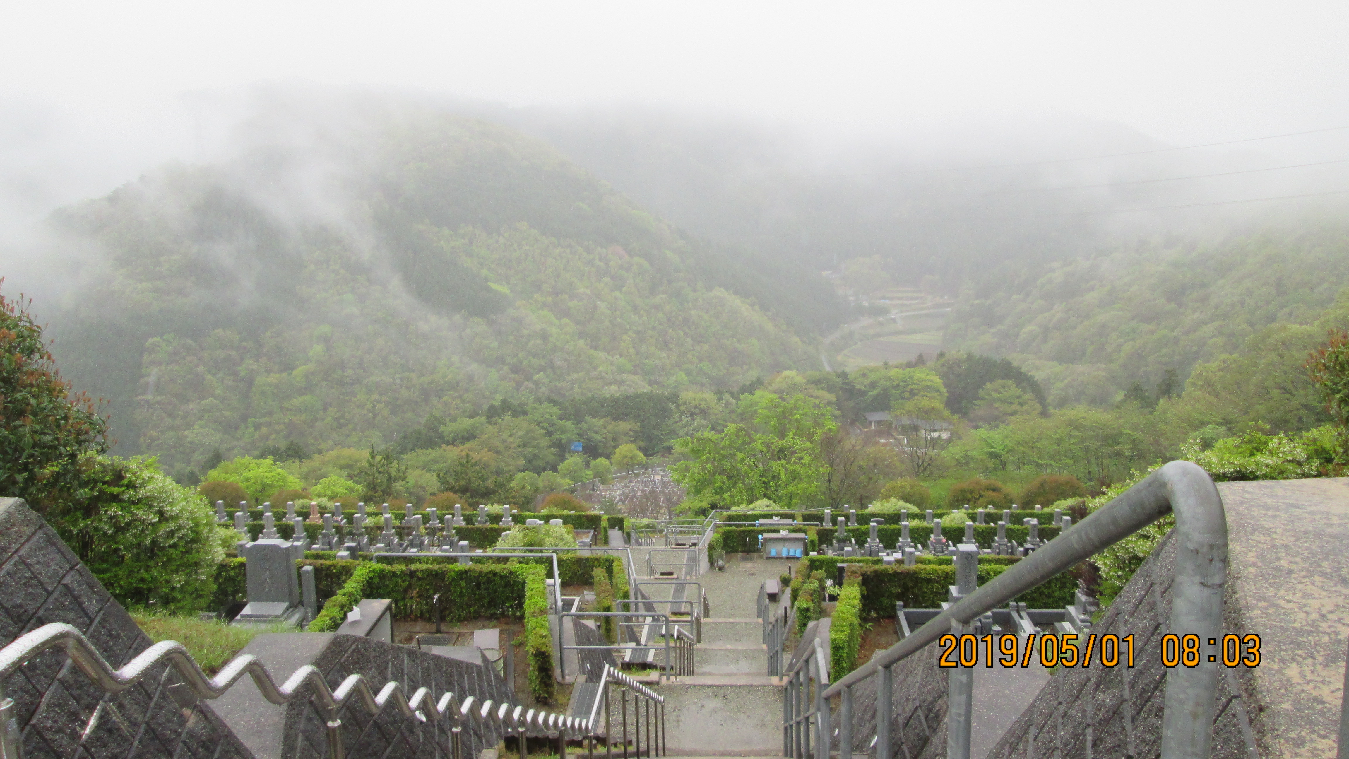 バス通り・7区バス停前～風景