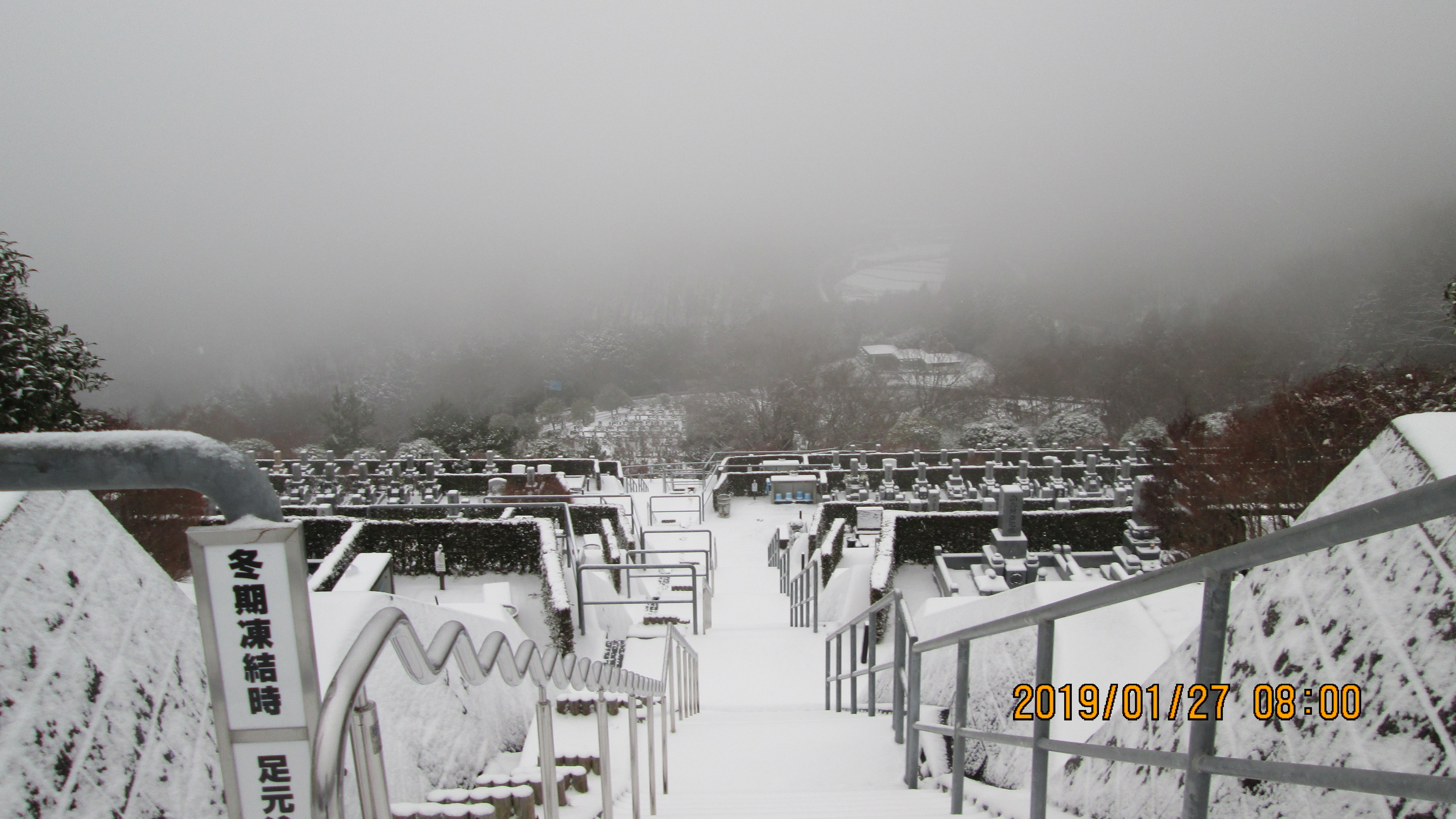 7区バス停前・5区墓所風景