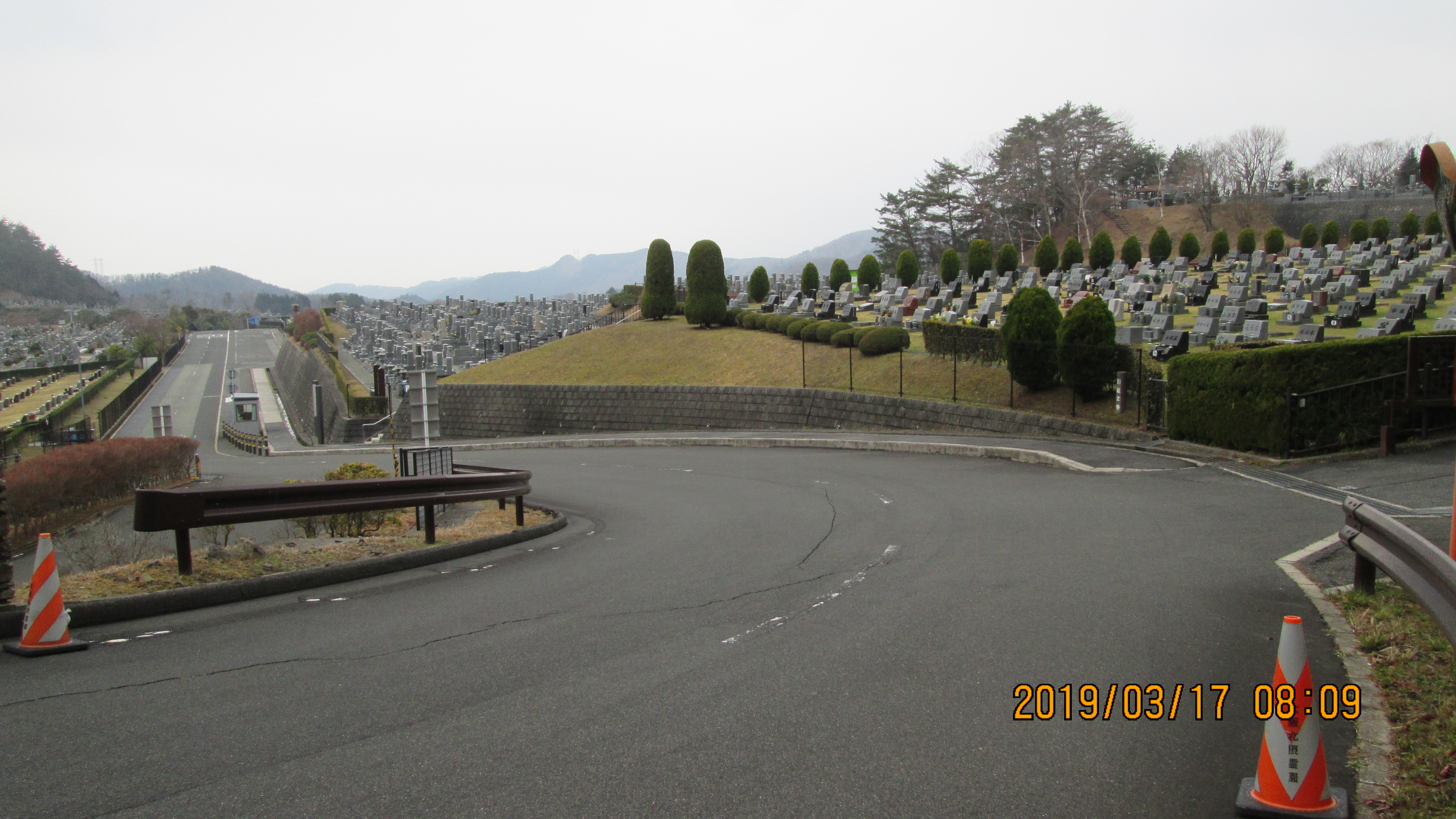 北入口からの霊園風景