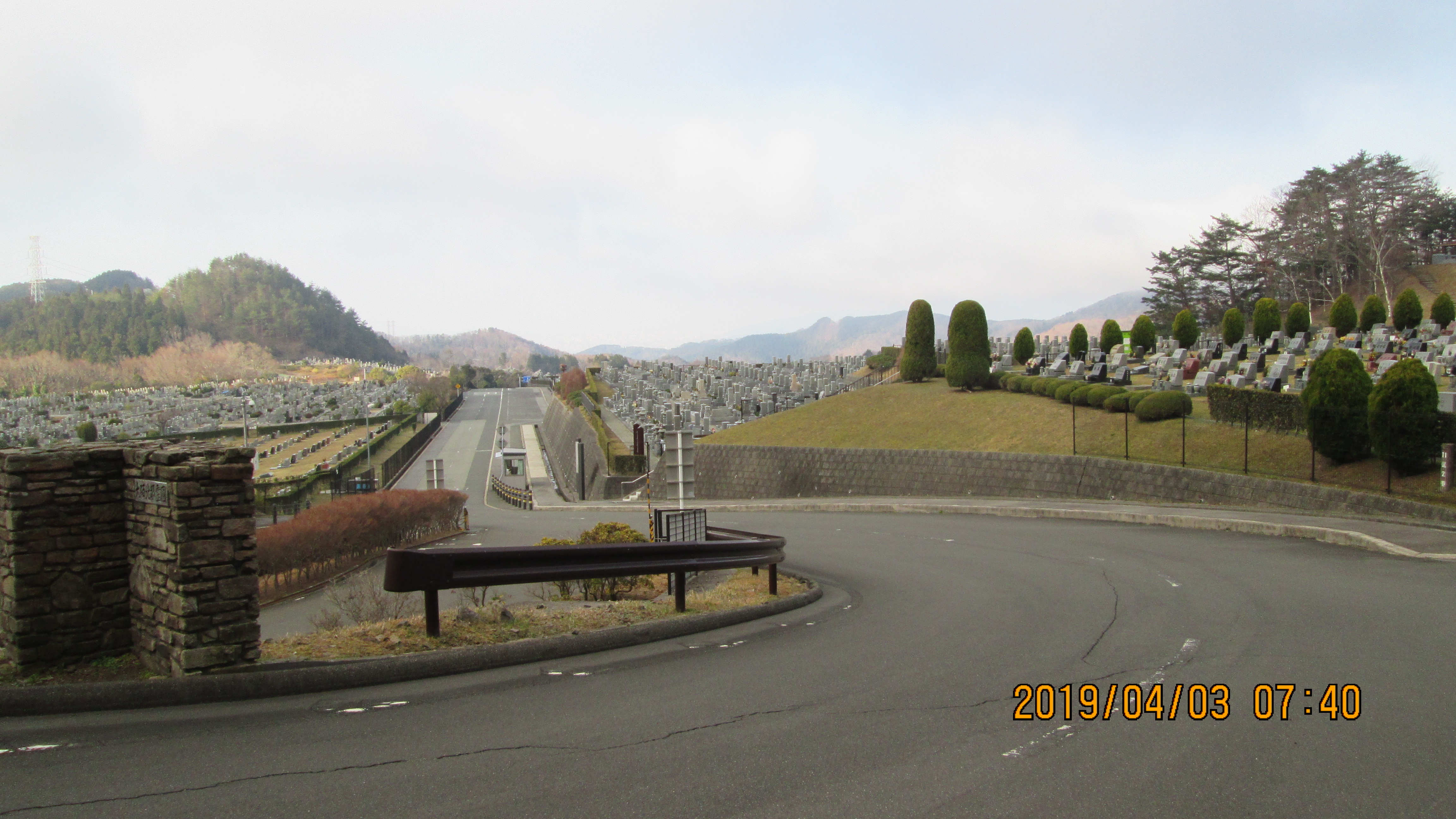 北入口からの霊園風景