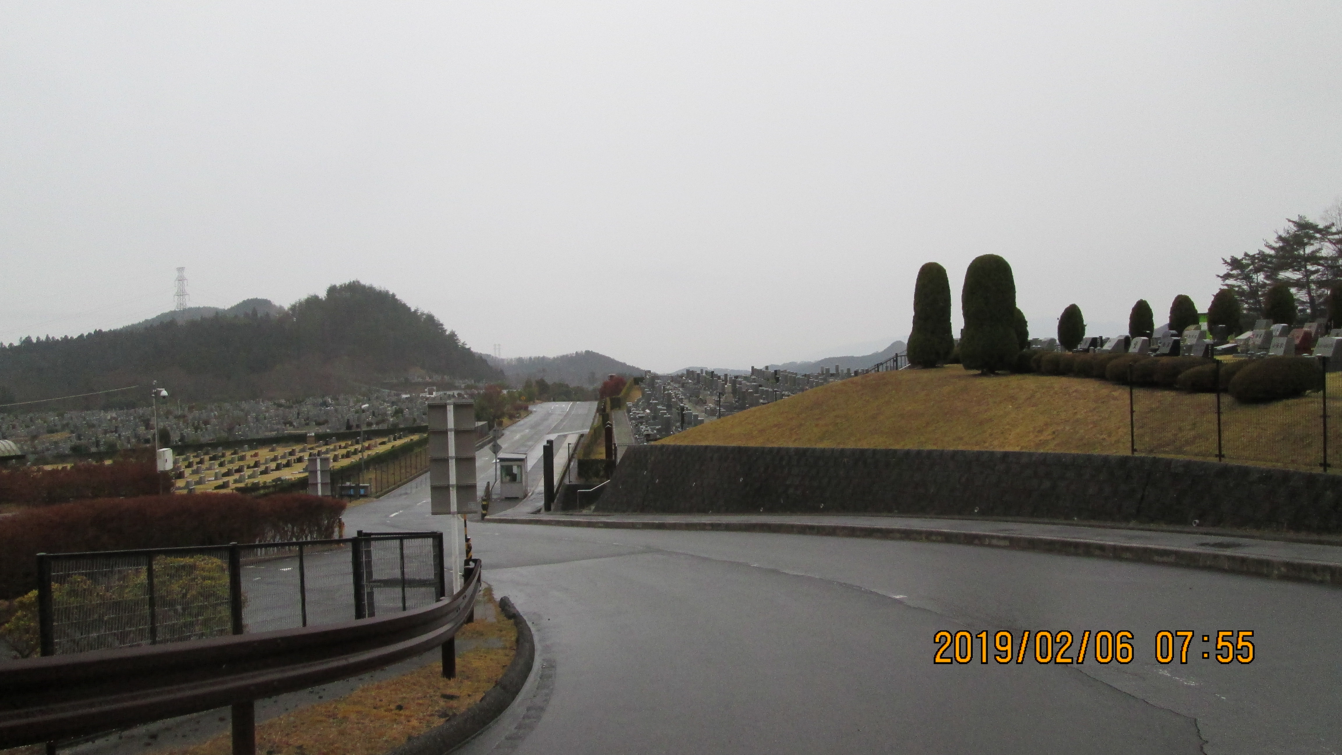 北入口バス停・（供花販販売中）