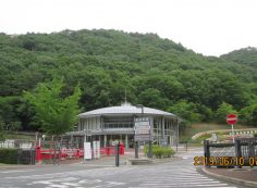 霊園正面入口・霊園管理事務所