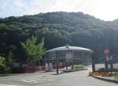  霊園入口・正面_管理事務所