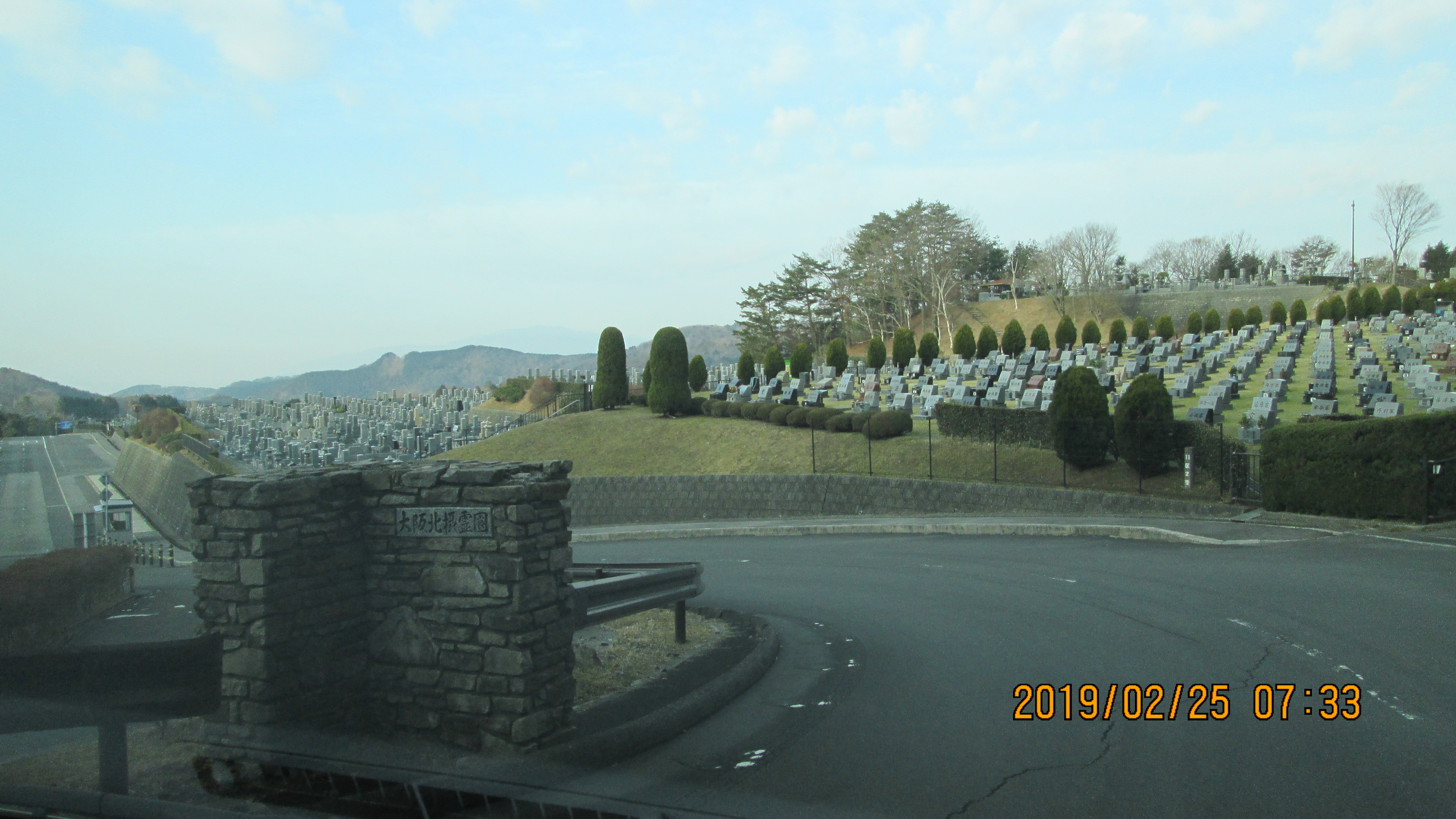 北入口からの霊園風景