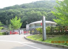 霊園正面入り口・管理事務所