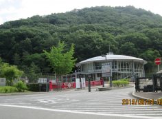 霊園正面入り口・管理事務所