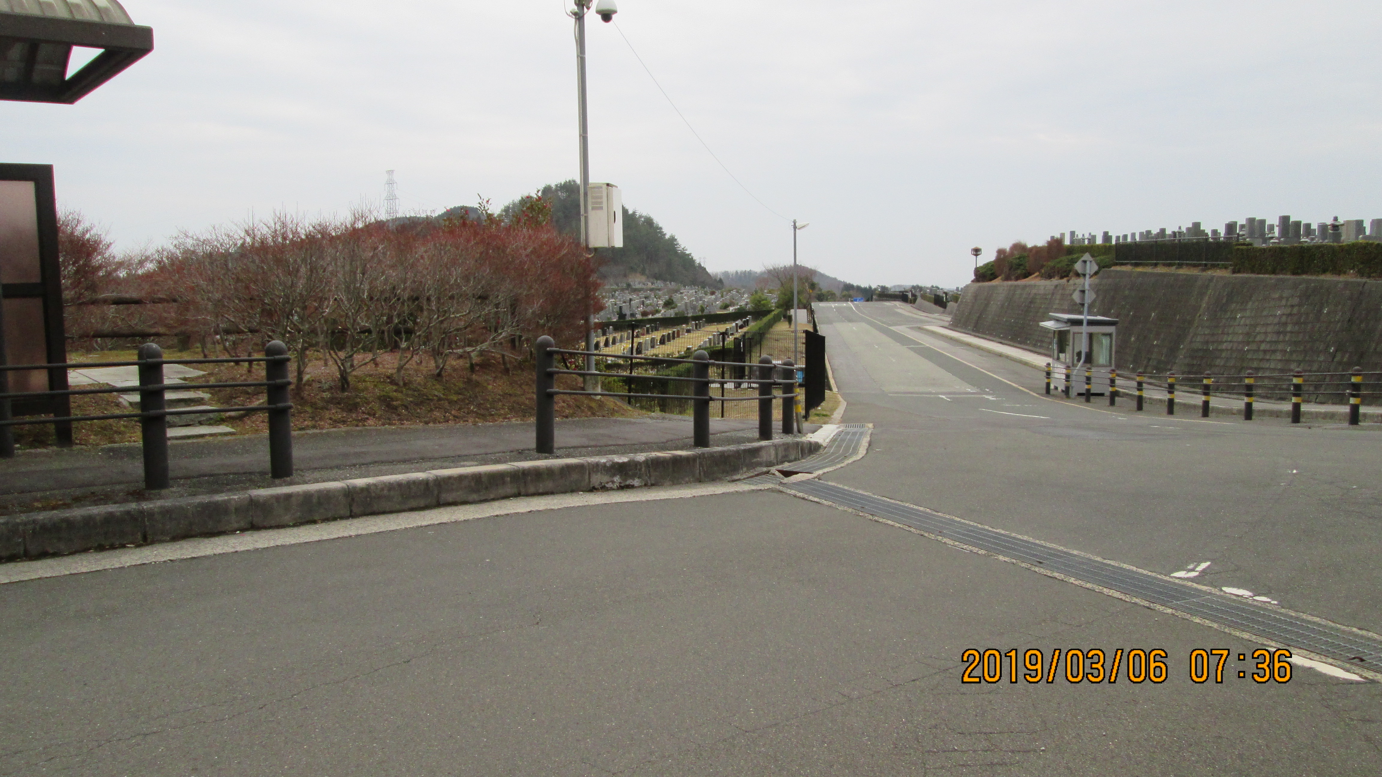 北口バス停から園内風景