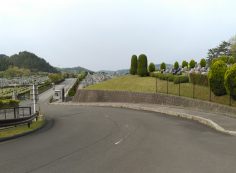 霊園北入口・園内風景