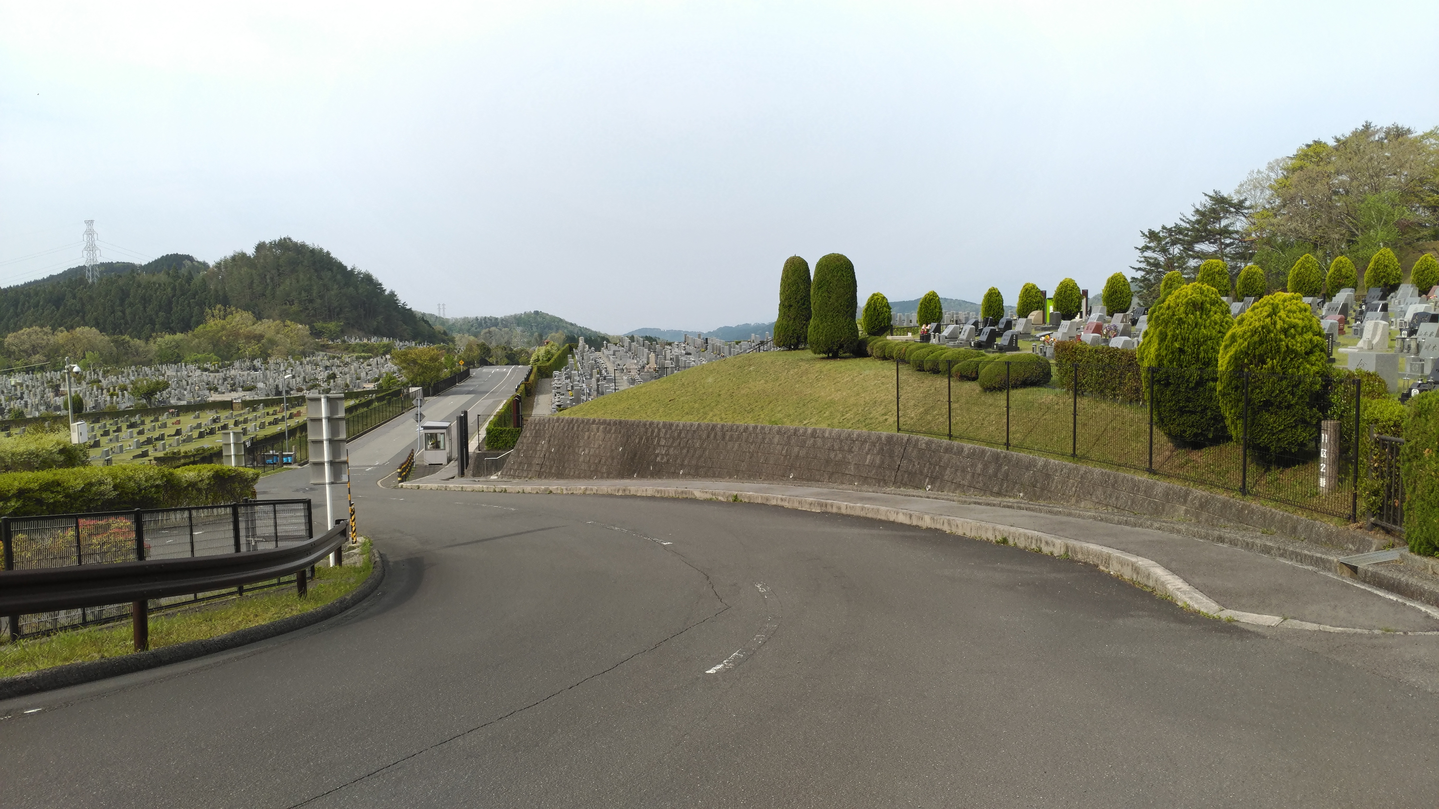 霊園北入口・園内風景