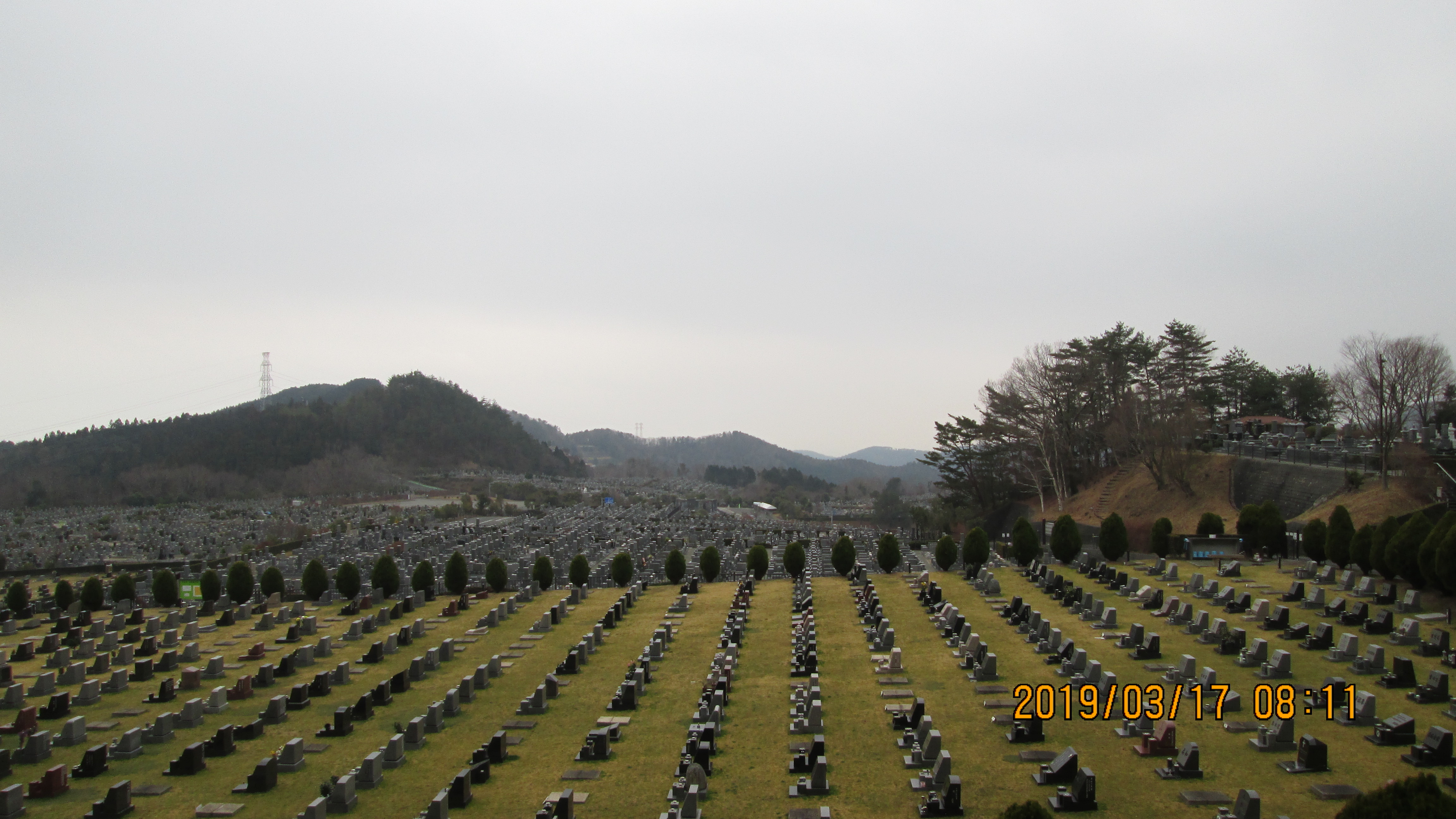 11区2番芝生墓所からの園内風景