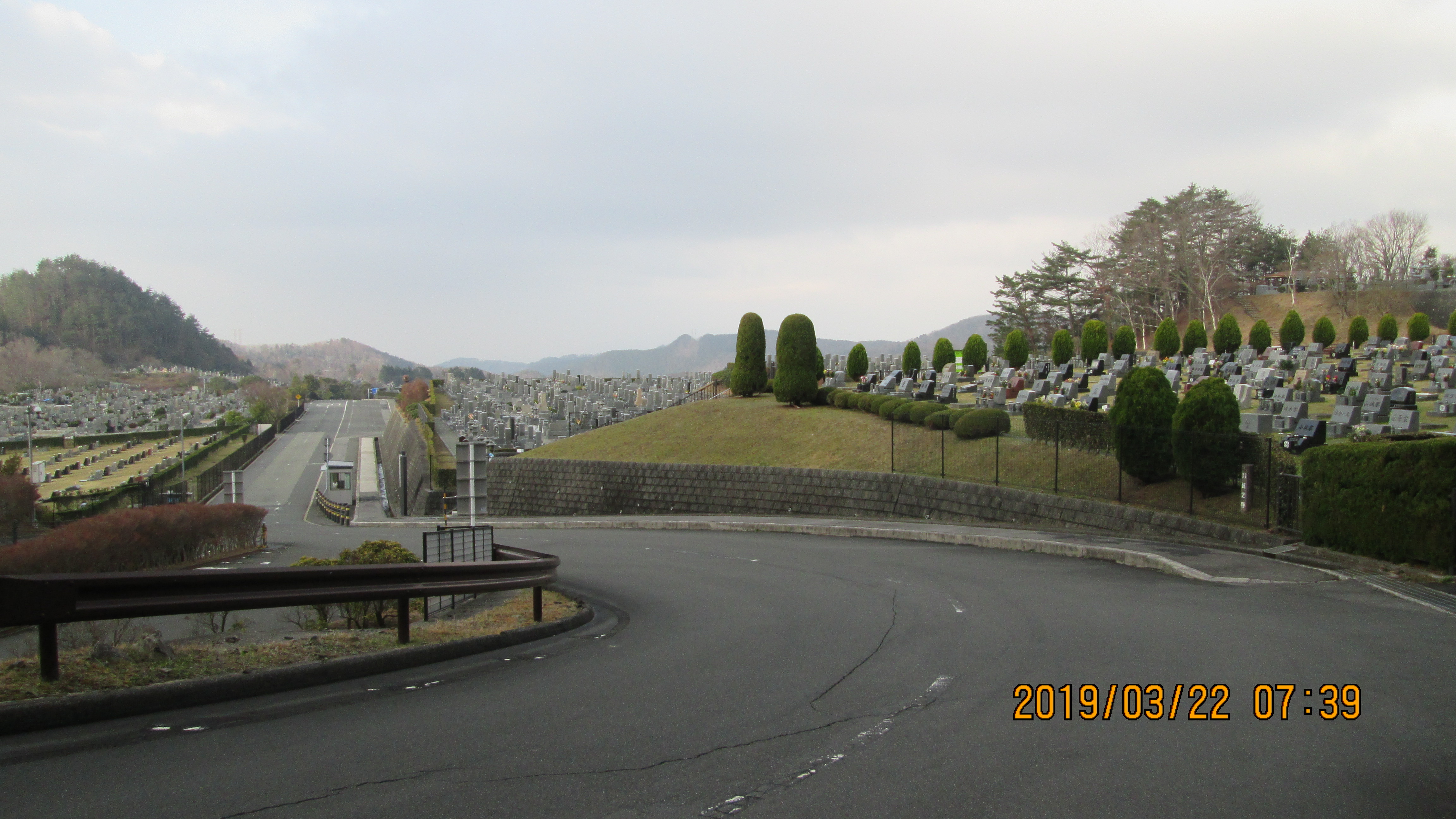 北入口からの霊園風景