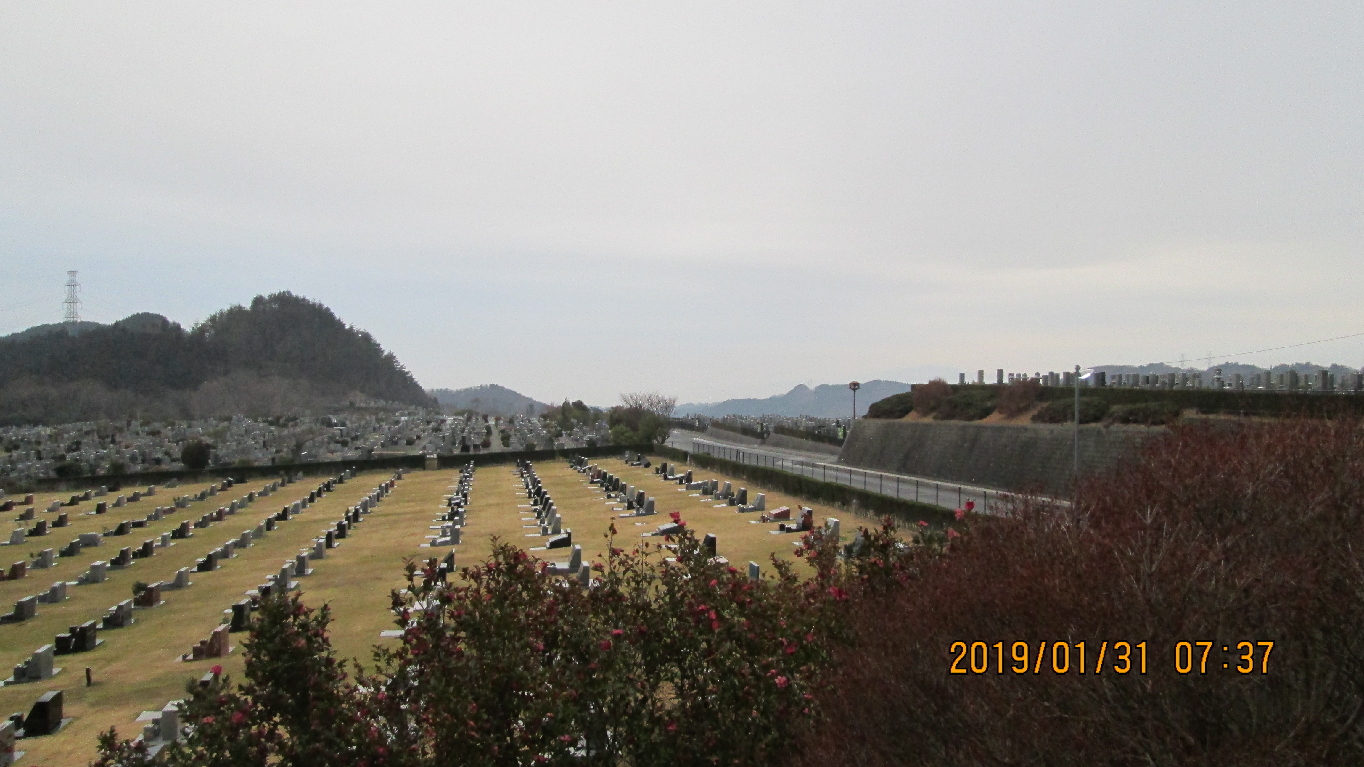 北口休憩所から霊園風景