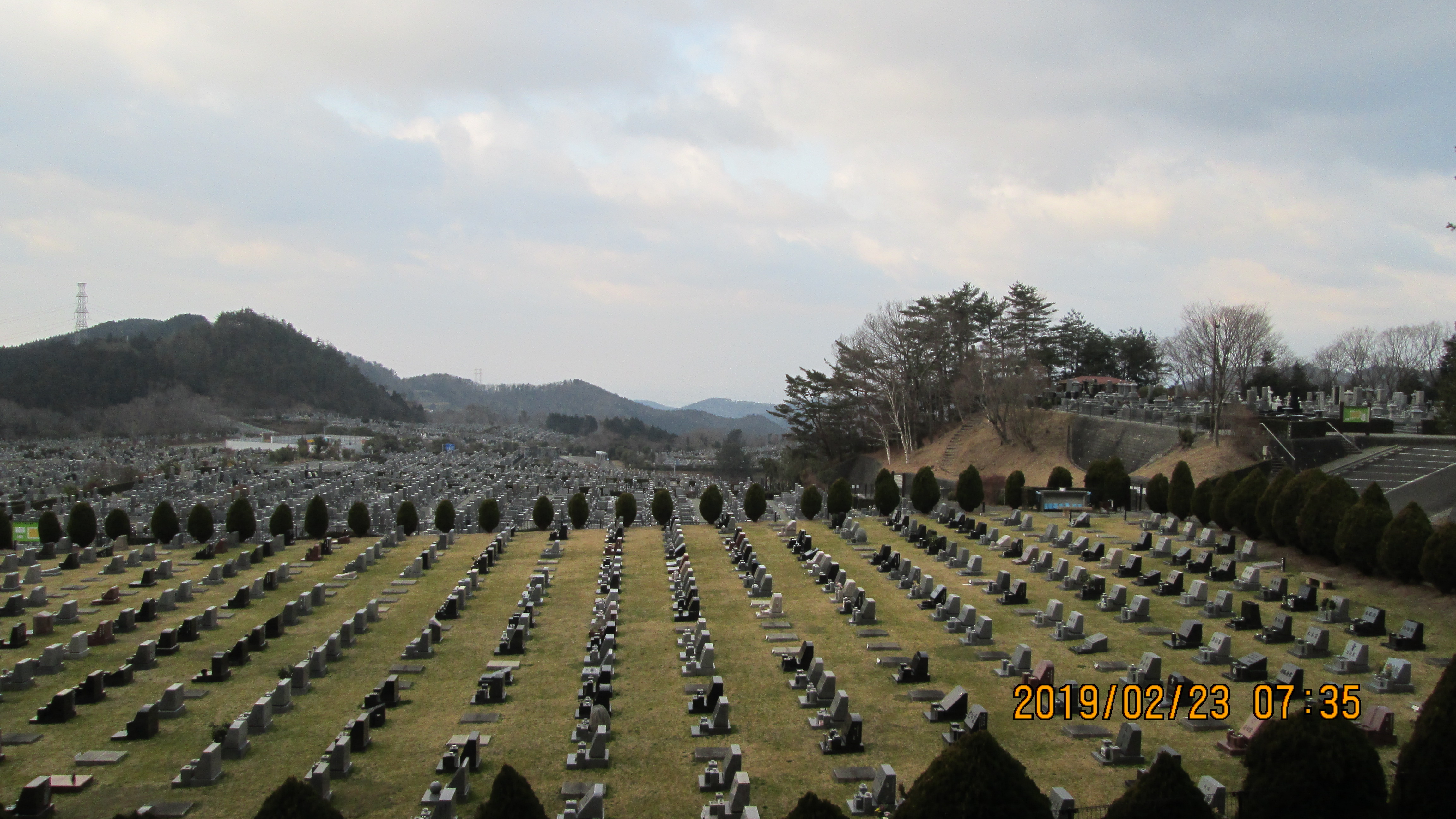  11区2番芝生墓所からの園内風景