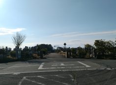 バス通り・1区2/4番墓所枝道風景