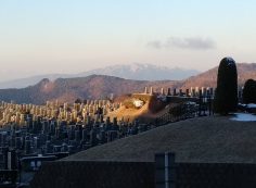 北入口からの風景（正面六甲山）