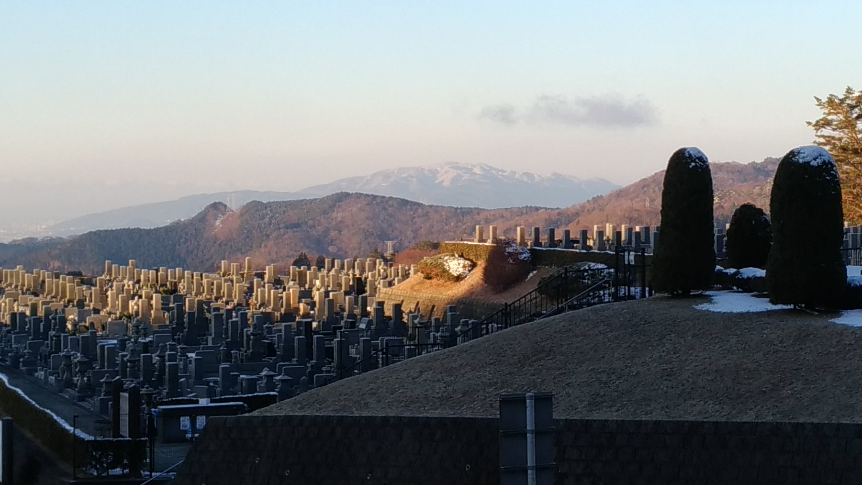 北入口からの風景（正面六甲山）