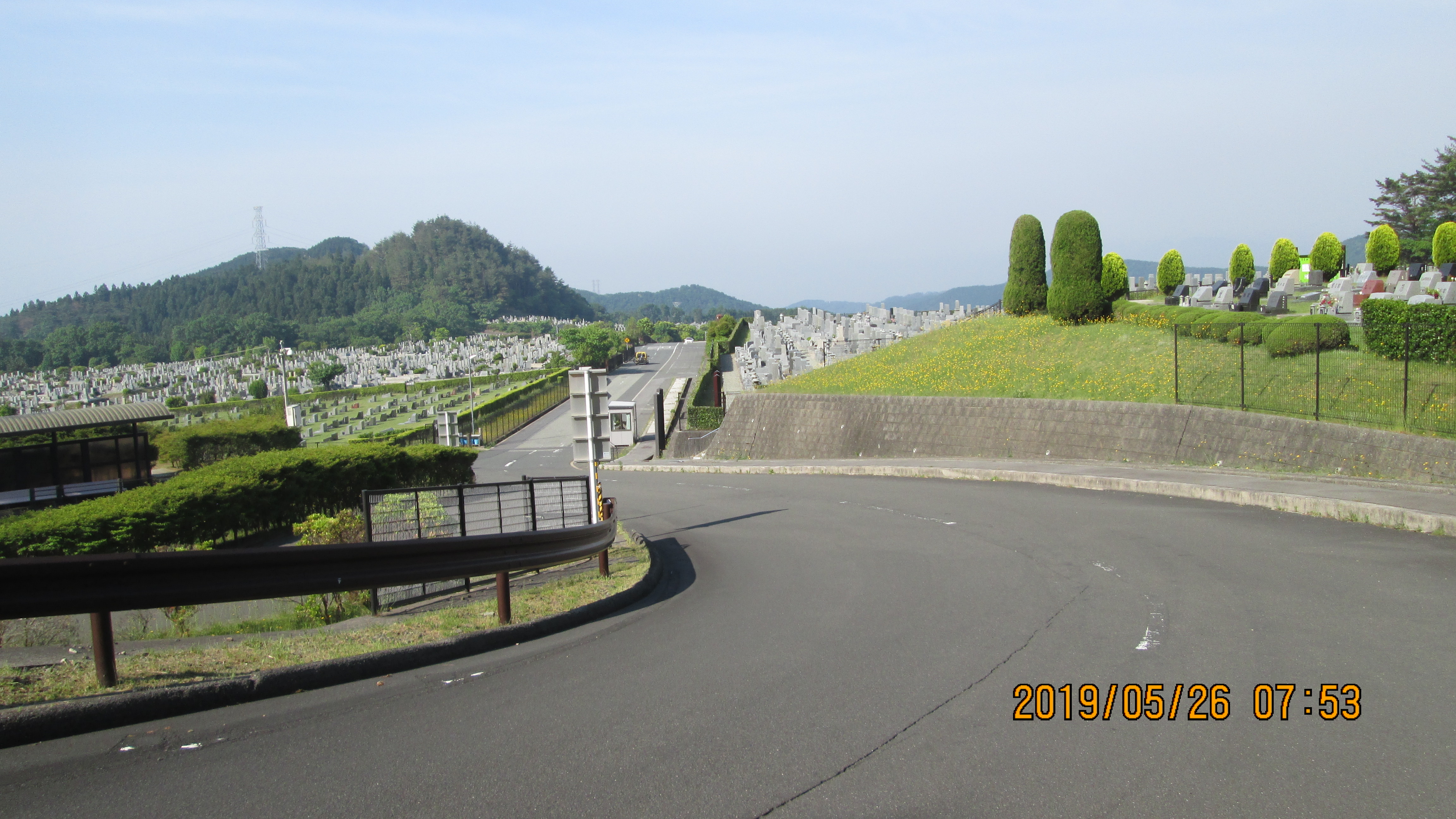 北入口～の霊園風景