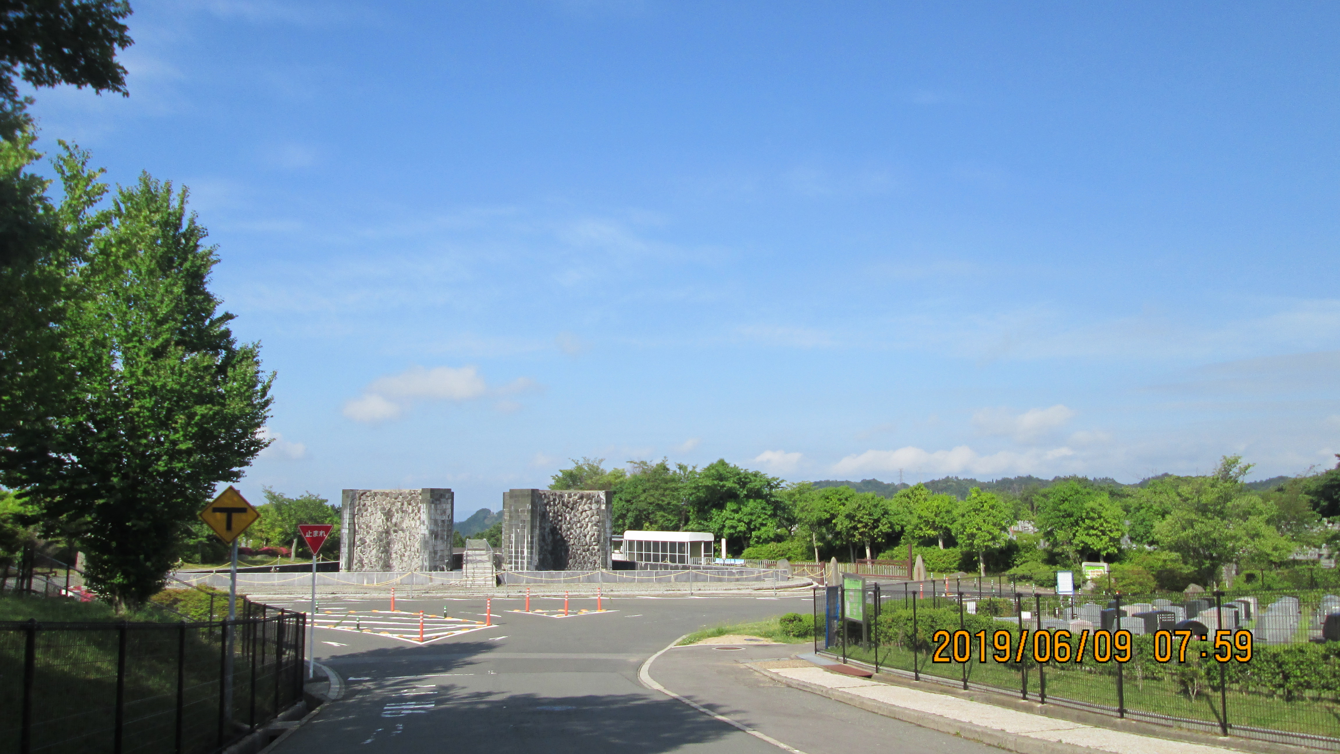 バス通り・モニュメント方向撮影