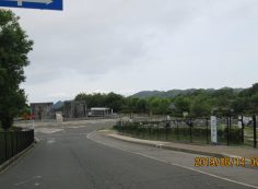 バス通り・モニュメント風景