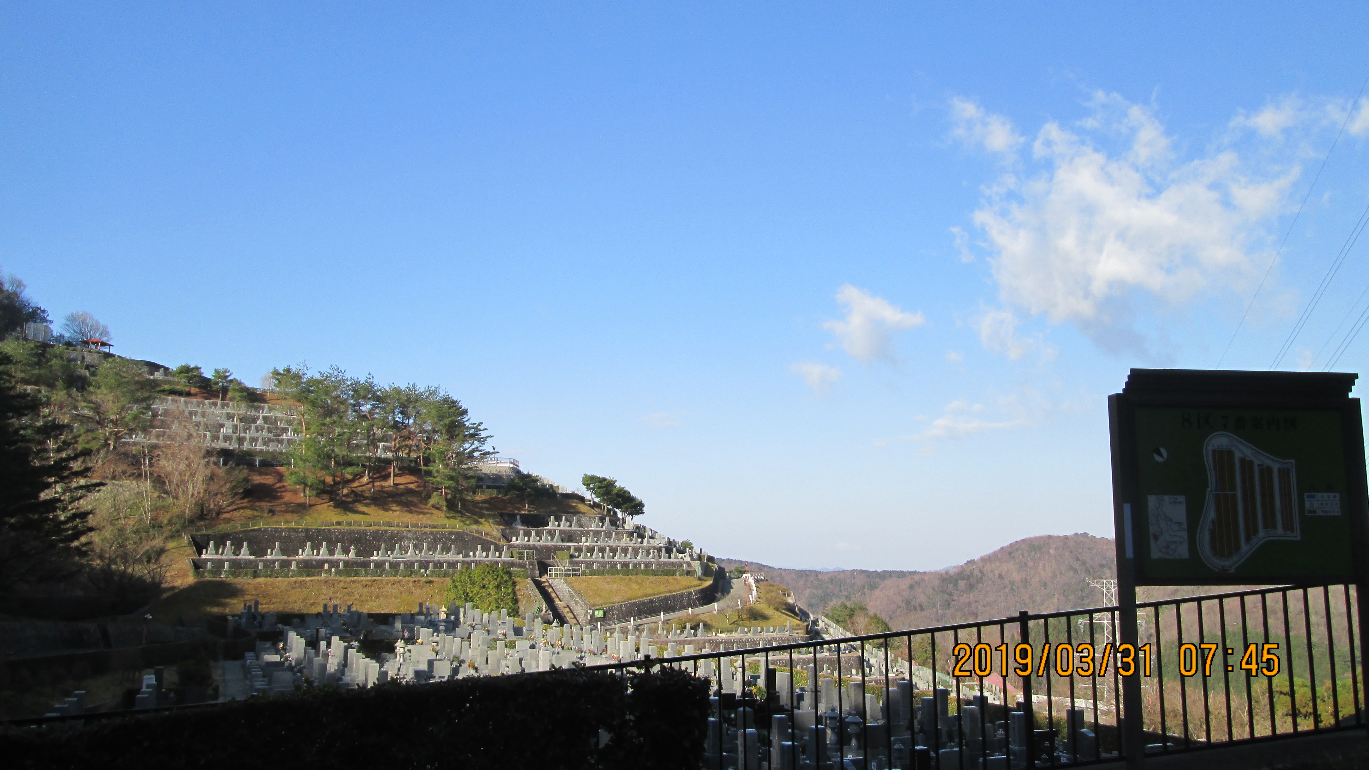 バス通り・階段墓域8区4/5番風景