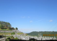 バス通り・8区階段墓域風景