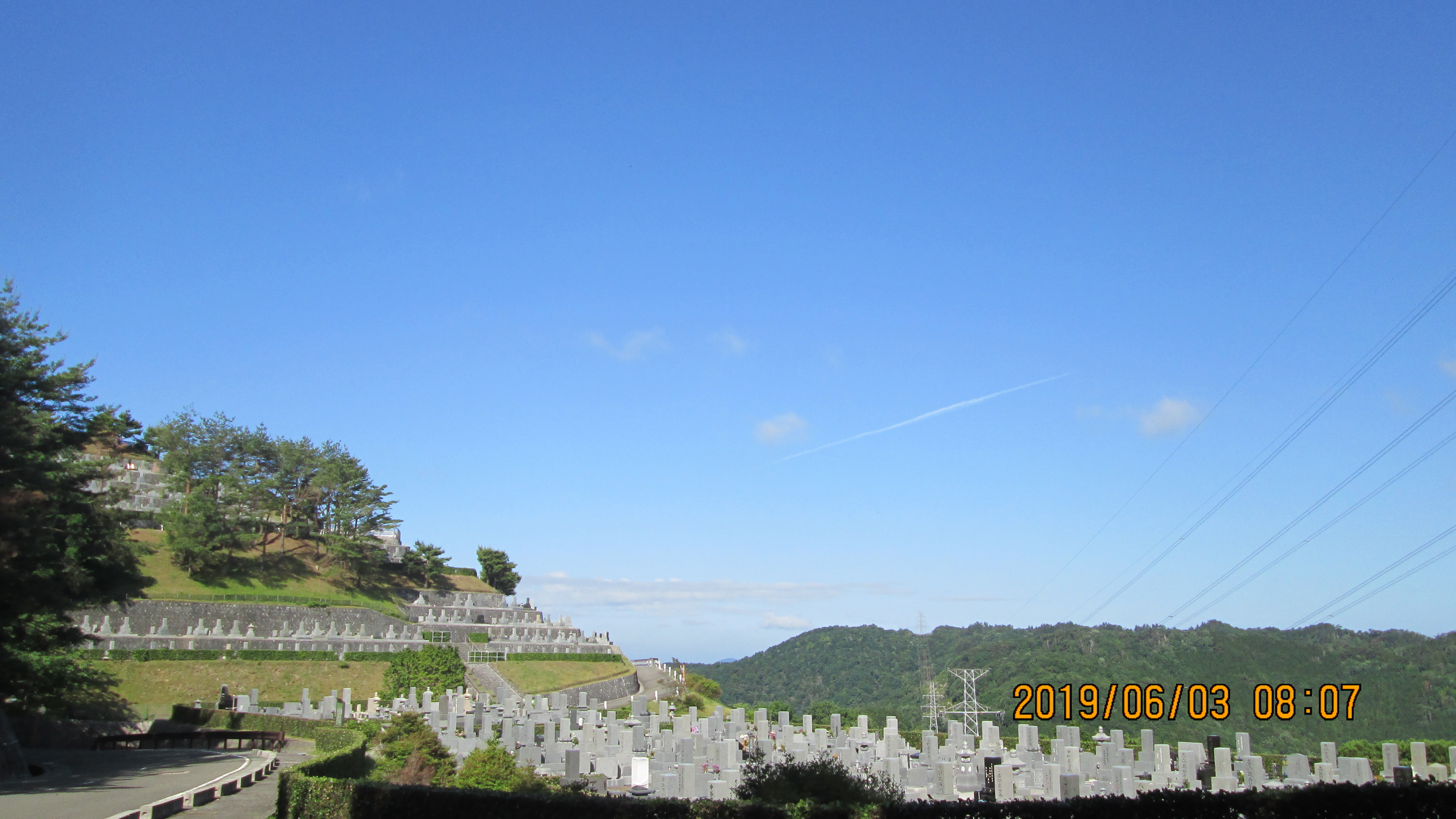 バス通り・8区階段墓域風景