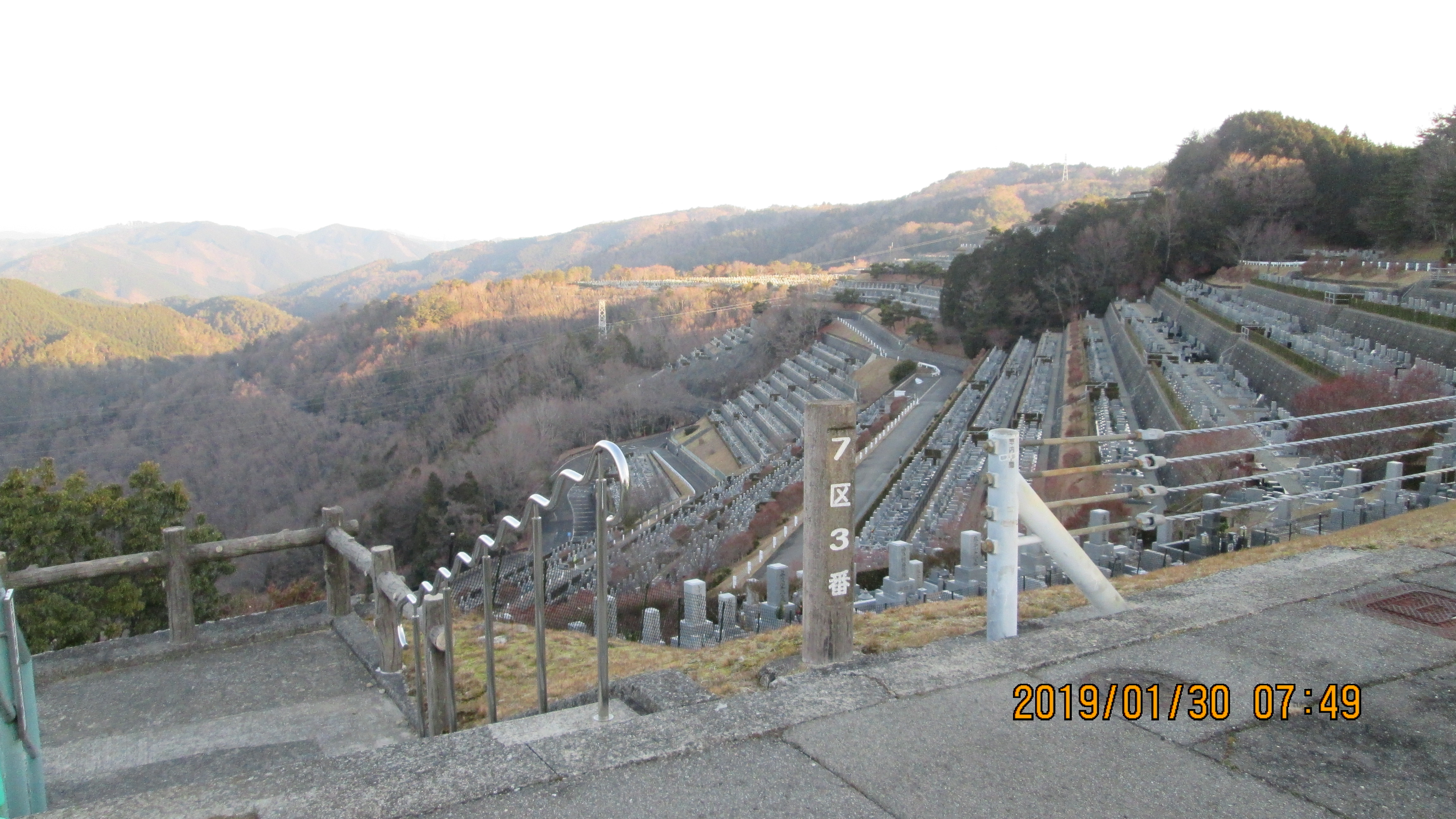 階段墓所：7区3番最上段駐車場風景