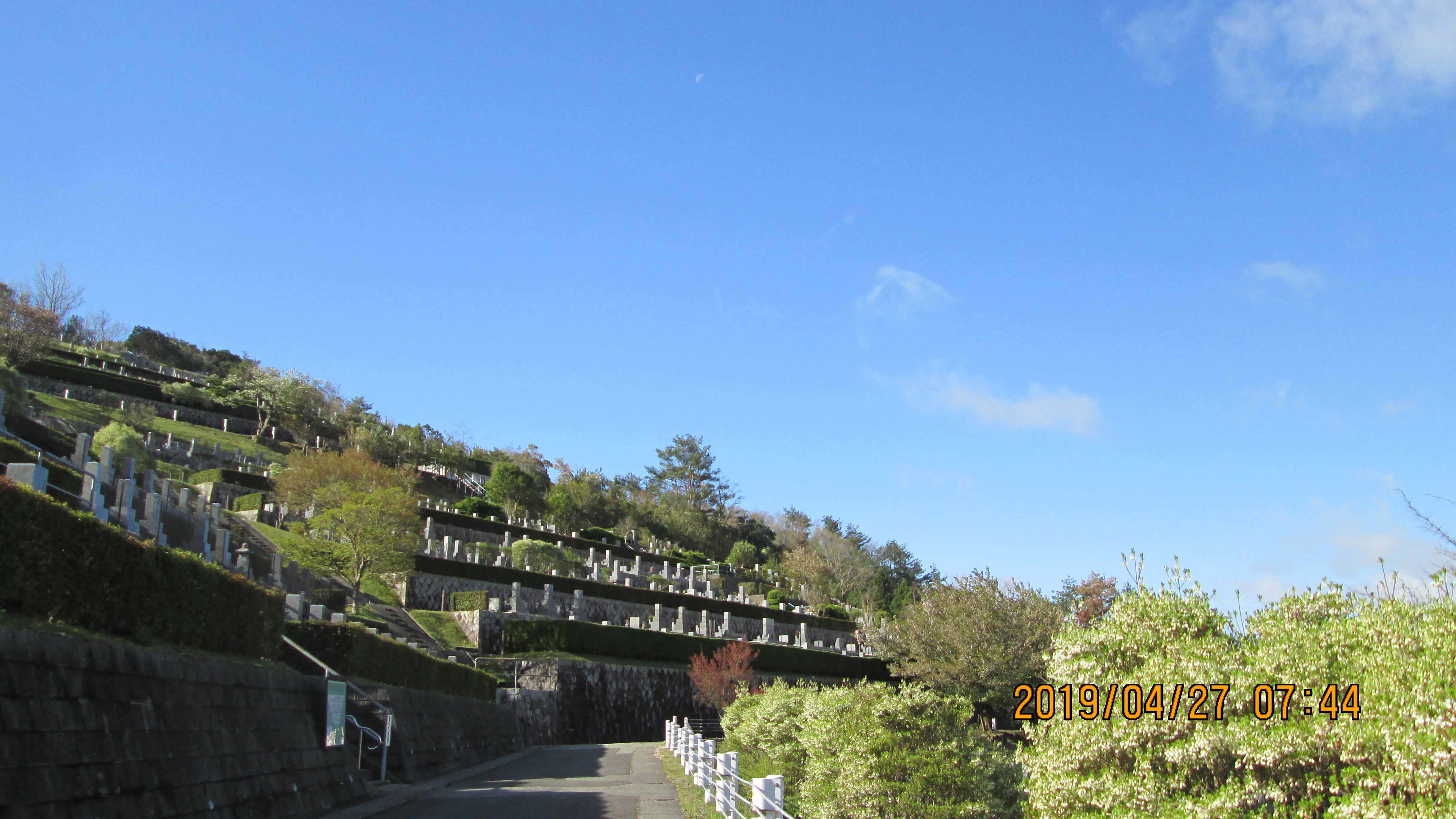 階段墓域・3番枝道風景