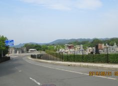 バス通り・モニュメント方向～撮影