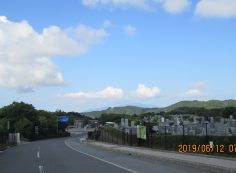 バス通り・1区墓所入口から～