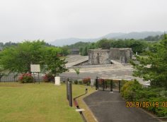 臨時駐車場・モニュメント方向撮影