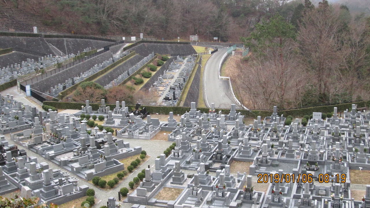 10区5番墓所駐車から10区墓所風景