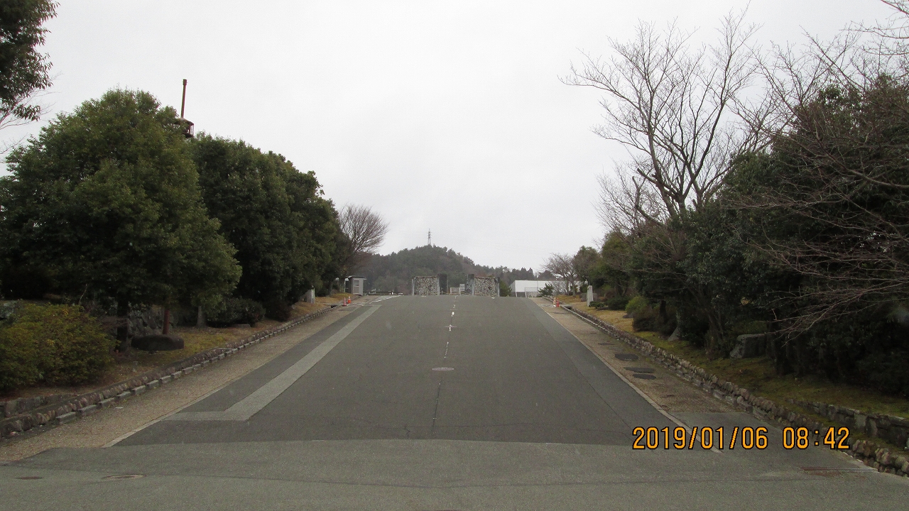 中央休憩所からモニュメント風景