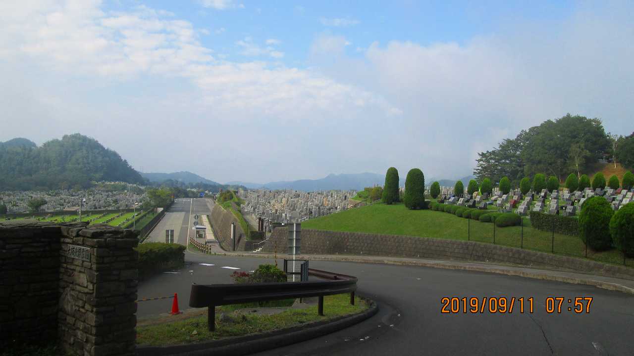 北入口からの園内風景