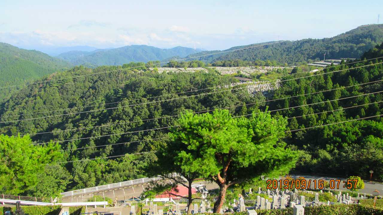 階段墓域・8区4番枝道駐車場からの風景