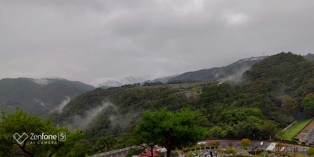 階段墓域・8区4番枝道駐車場からの風景