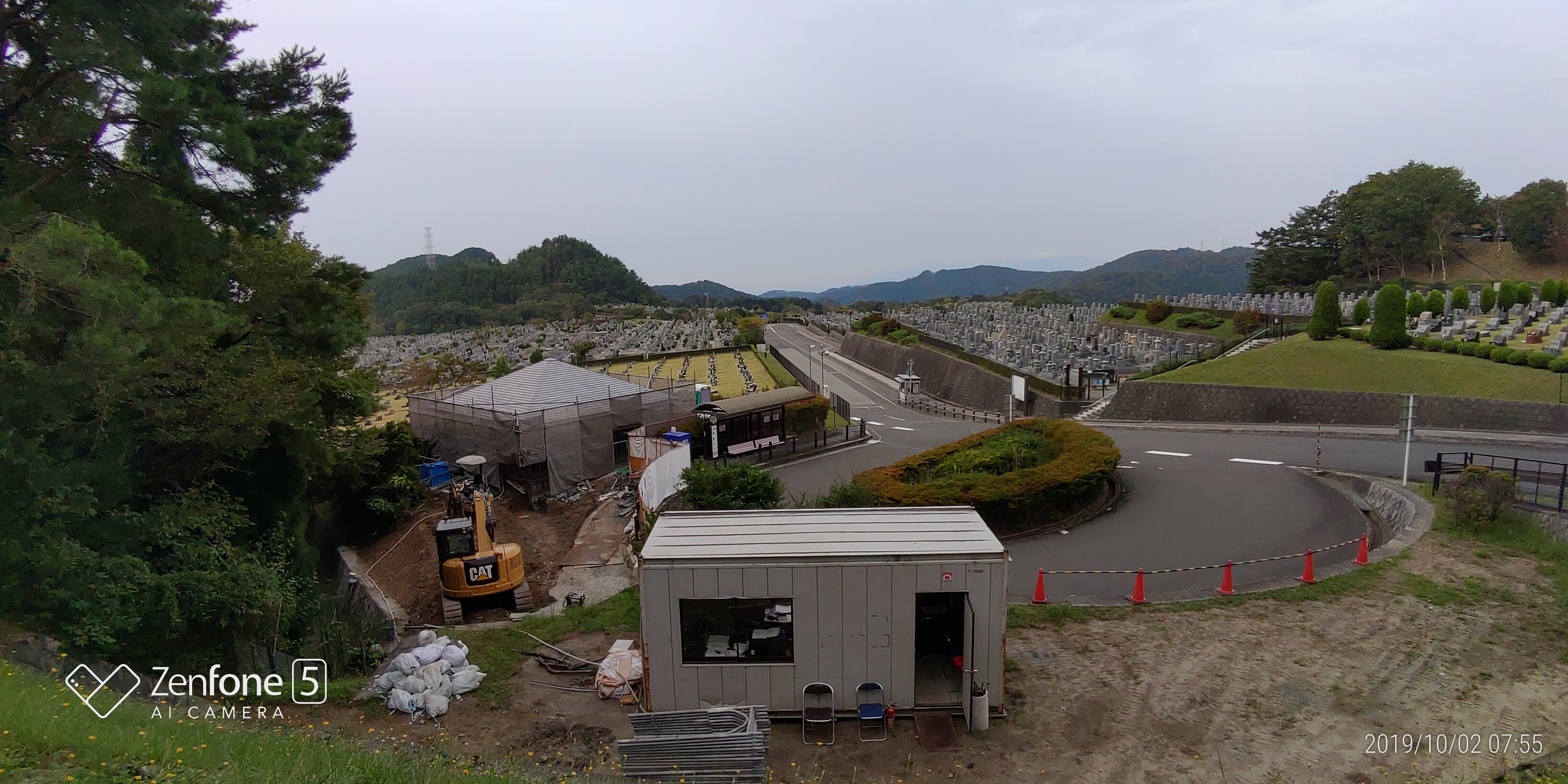 霊園北口からの園内風景（トイレ・休憩所改装中）