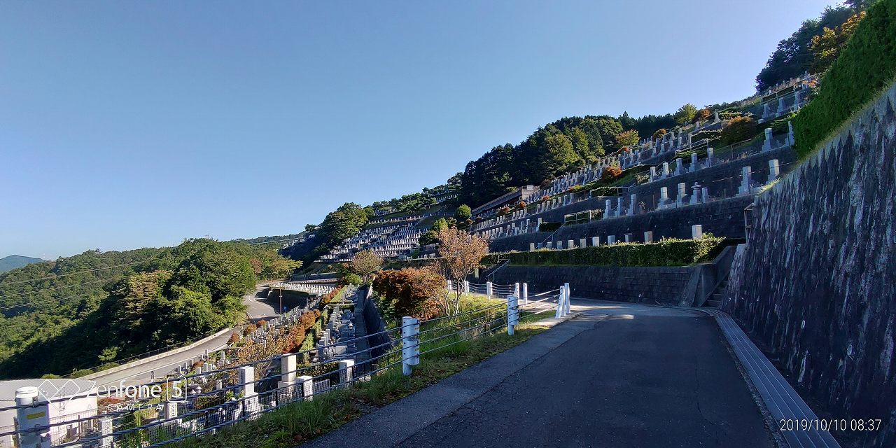 階段墓域・3番枝道からの風景