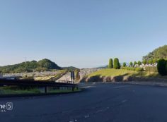 霊園北入口からの園内風景