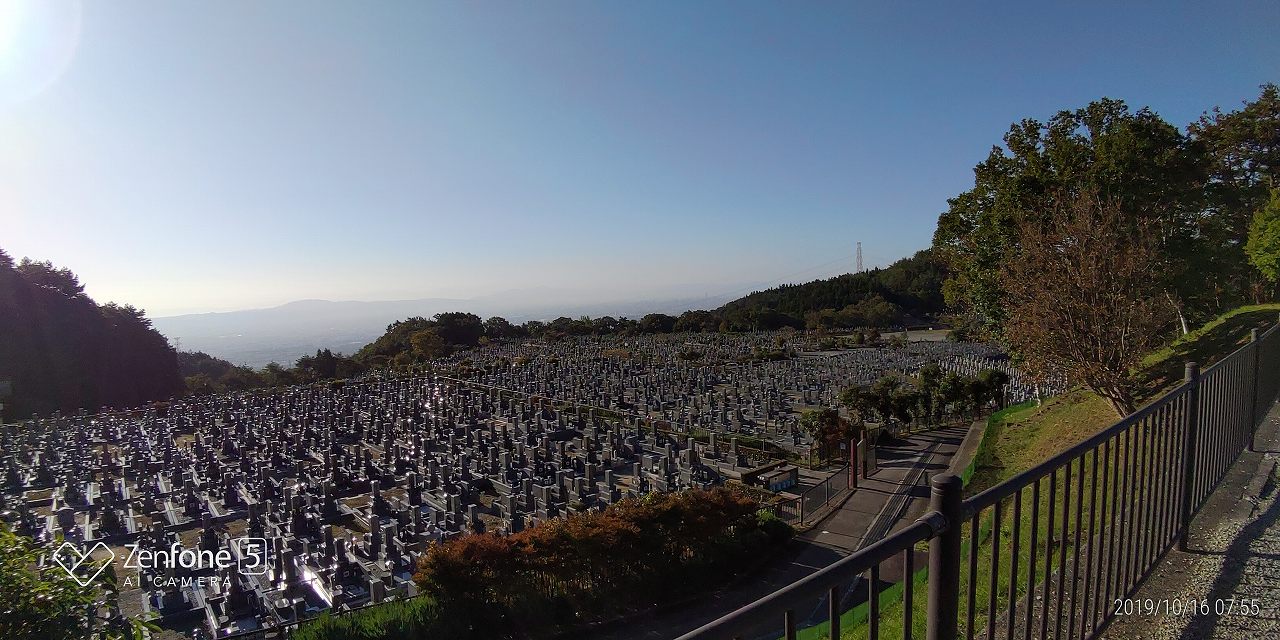 11区1番墓所からの園内風景（南方向）