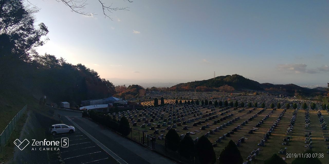 11区2番芝生墓所からの風景（南方向）