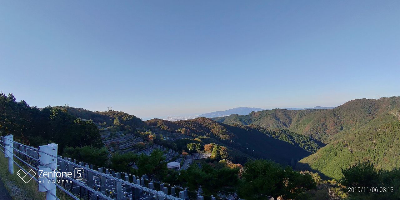 階段墓域・8区4番枝道からの風景